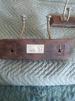 Colgadores de madera y metal