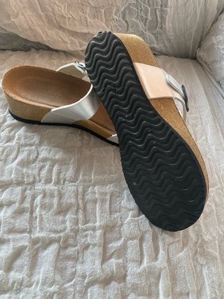 Sandalias plateadas plantilla corcho marca Flyfor
