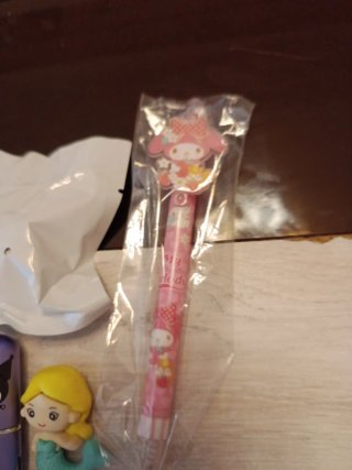 Lote Sanrio: Pulsera, Bolígrafo y Más