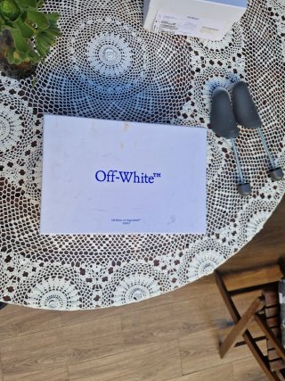 Off-White Out of Office Marrones/Blancos