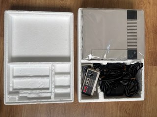 Consola NES Primera Edición completa y muy rara.