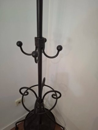 Perchero de hierro negro