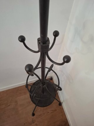 Perchero de hierro negro