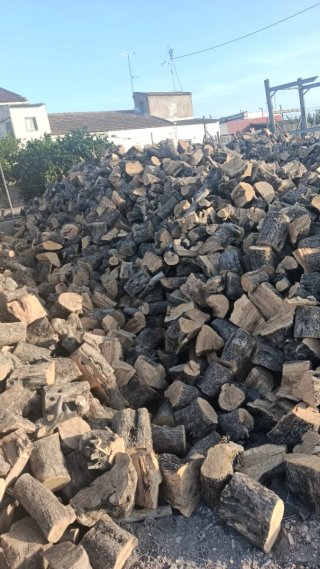 Leña de olivo y almendro para chimenea