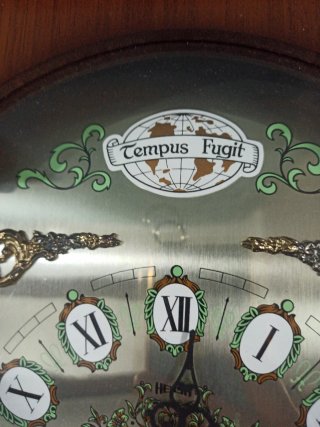 Reloj de péndulo antiguo a pilas
