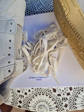 Off-White Out of Office Beige/Blanco