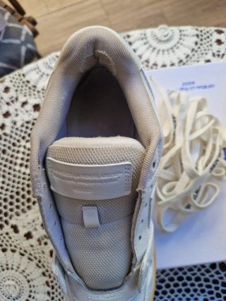 Off-White Out of Office Beige/Blanco