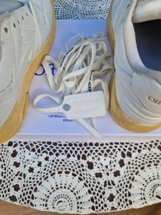 Off-White Out of Office Beige/Blanco