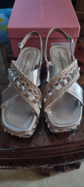 Sandalias cuña Alma en Pena Plata