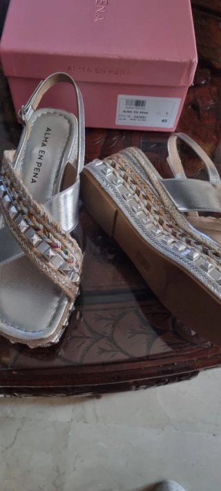 Sandalias cuña Alma en Pena Plata