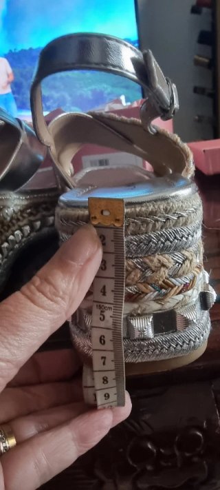 Sandalias cuña Alma en Pena Plata