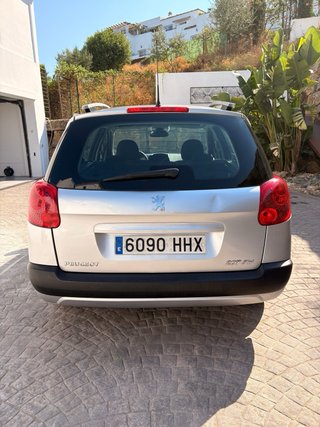 Peugeot 207 SW 2011 con techo panorámico