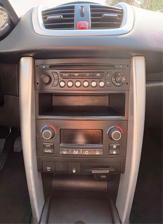 Peugeot 207 SW 2011 con techo panorámico