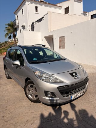 Peugeot 207 SW 2011 con techo panorámico