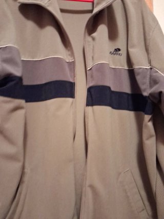 Chaqueta deportiva Karhu color verde oliva