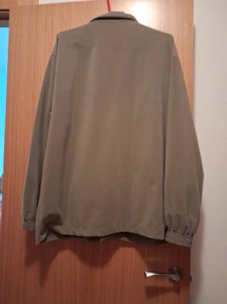 Chaqueta deportiva Karhu color verde oliva