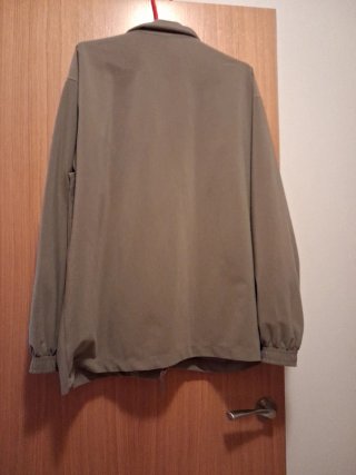 Chaqueta deportiva Karhu color verde oliva