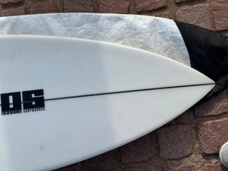 Tabla de surf blanca con funda (sin quillas)