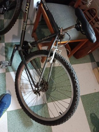 Bicicleta TNT 1001 para reparar