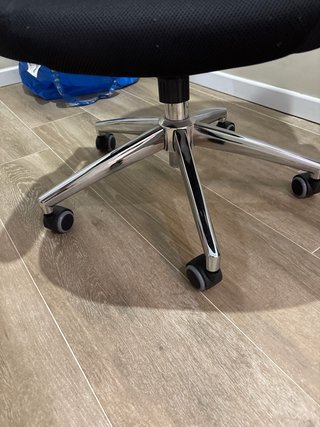 Silla de escritorio ergonómica negra
