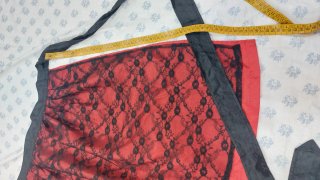 Grembiule raso e pizzo rosso nero
