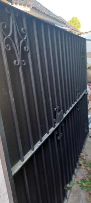 Puerta garaje hierro macizo con llave