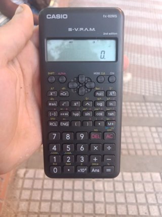 Calculadora Científica Casio fx-82MS