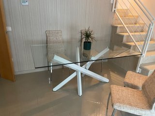Mesa cristal y 4 sillas comedor