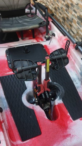 Kayak de pesca Orza a pedales + vivero +Cañero