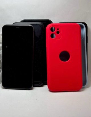 iPhone 11 Negro y Rojo