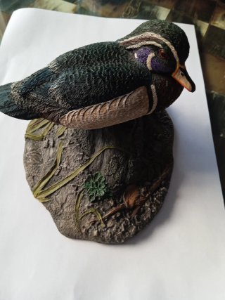 Figura Pato de bronce, pintada a mano