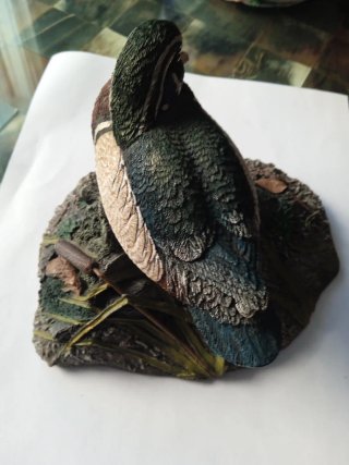 Figura Pato de bronce, pintada a mano