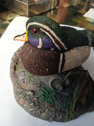 Figura Pato de bronce, pintada a mano