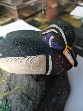 Figura Pato de bronce, pintada a mano