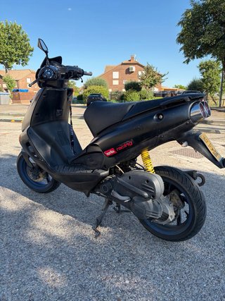Aprilia SR 50 Scooter Negra