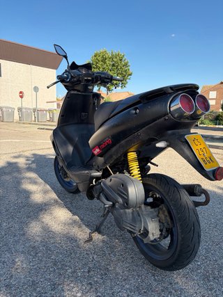 Aprilia SR 50 Scooter Negra