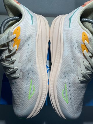 Hoka Clifton 9 Ancho Beige/Verde hombres, mujer