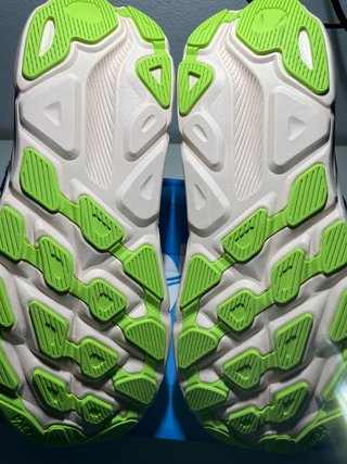 Hoka Clifton 9 Ancho Beige/Verde hombres, mujer