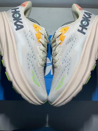 Hoka Clifton 9 Ancho Beige/Verde hombres, mujer