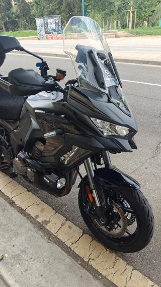 Kawasaki Versys 1000 SE GT 2024 Negra Impecable.