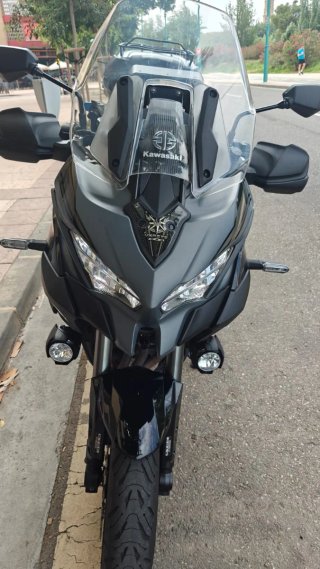 Kawasaki Versys 1000 SE GT 2024 Negra Impecable.