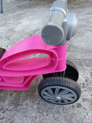 Moto de juguete rosa