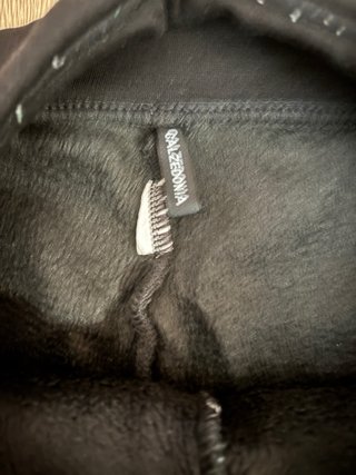 Pantalón negro con pelo