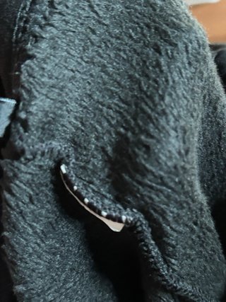 Pantalón negro con pelo