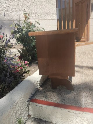 Mueble de madera tallada
