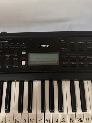 Piano Yamaha PSR-E383  Nuevo