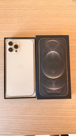 iPhone 12 Pro Max 256GB + Apple Watch SE 40mm