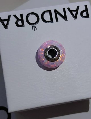 Charm Pandora Rosa Opalescente.