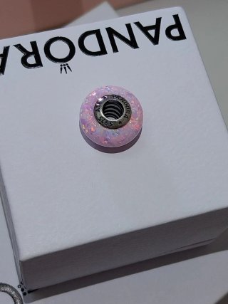 Charm Pandora Rosa Opalescente.