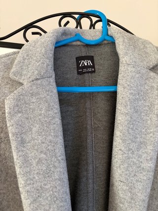 Abrigos Zara y Zuiki